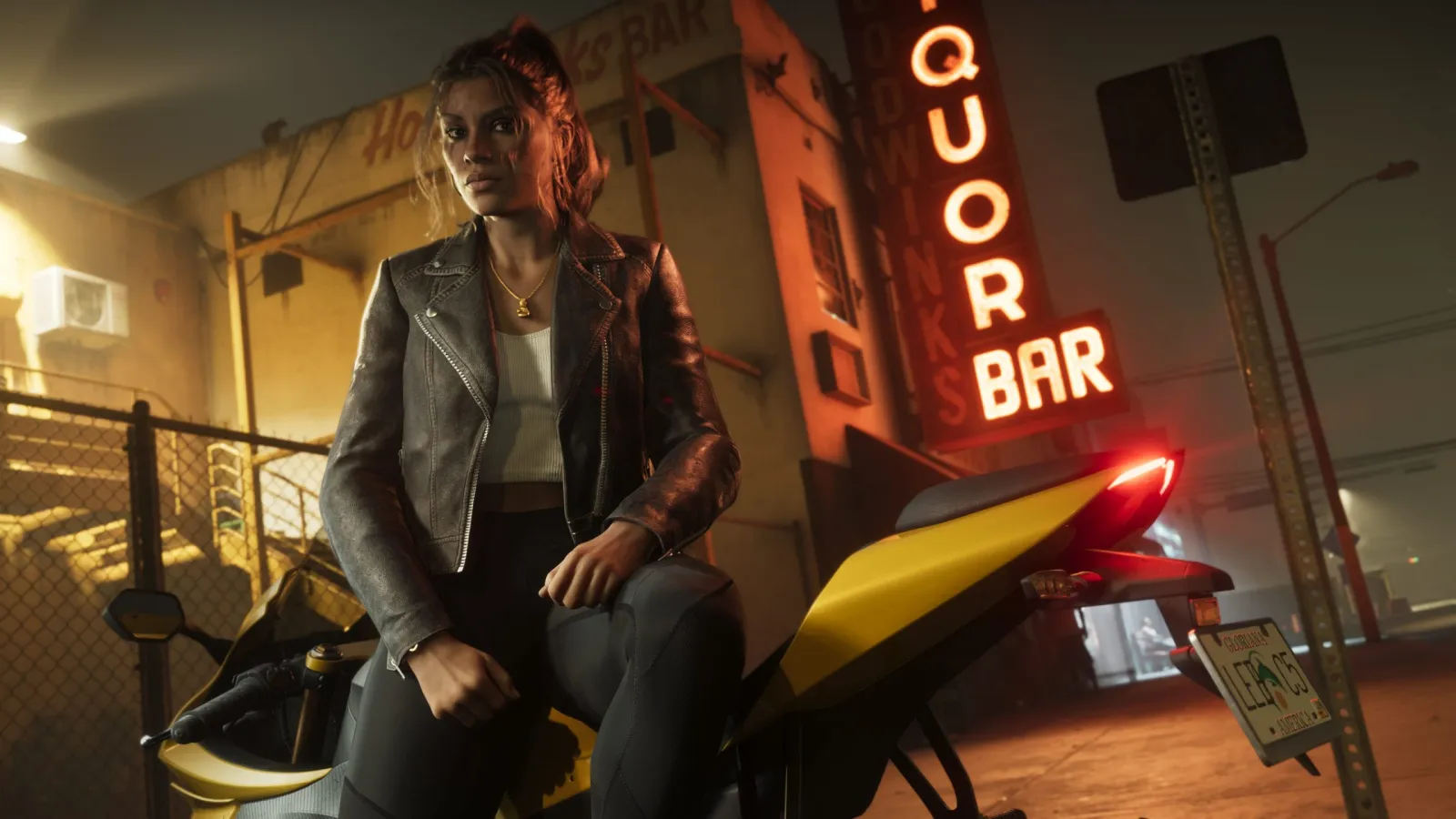 Lucia Caminos, uma das duas protagonistas de GTA 6, em frente a um bar de bebidas com luz neon à noite.